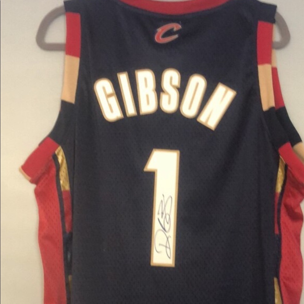 Daniel Gibson signed jersey
